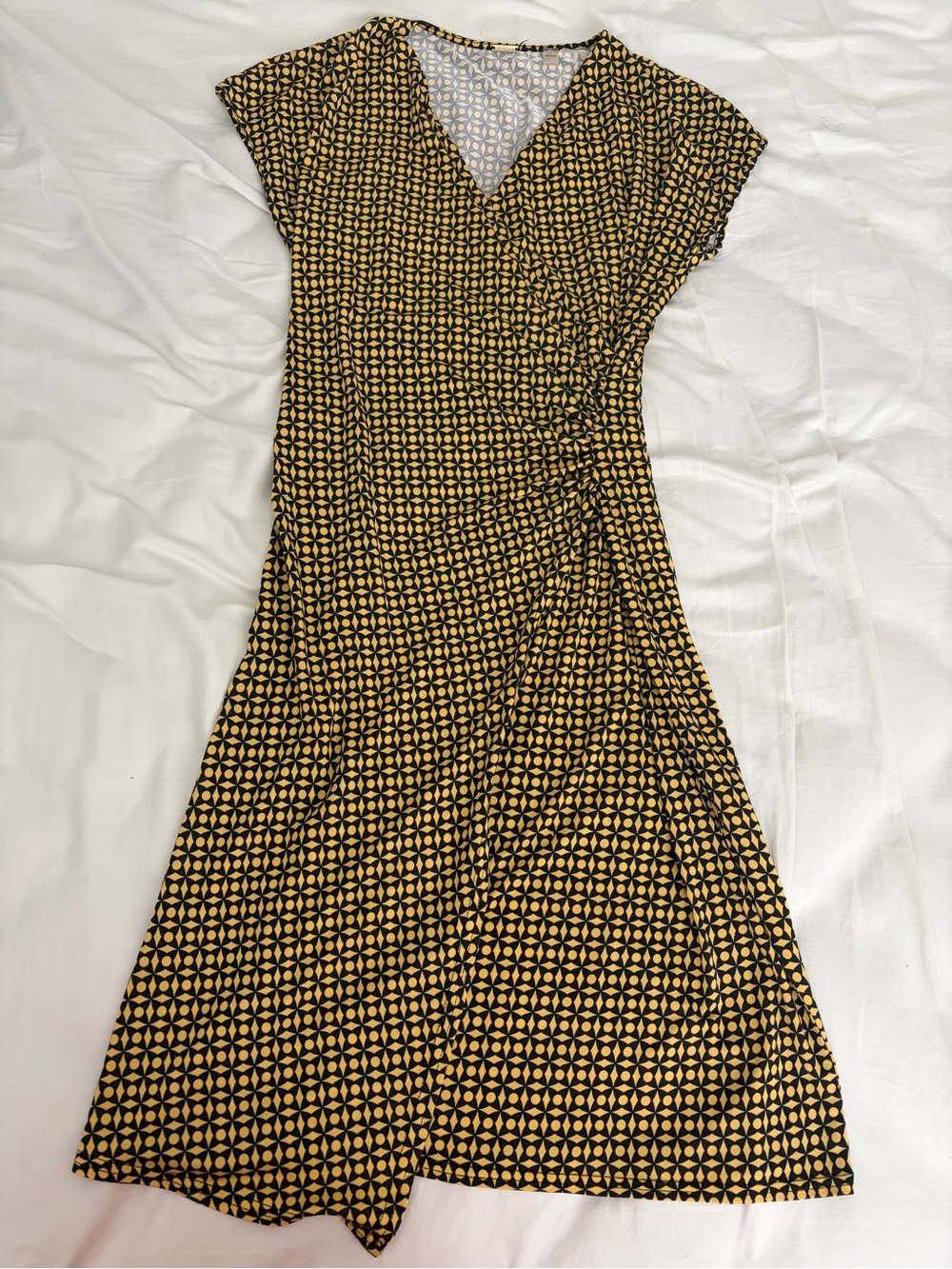 Tahari V-Neck Wrap Dress in Black and Yellow - Picture 2 of 5